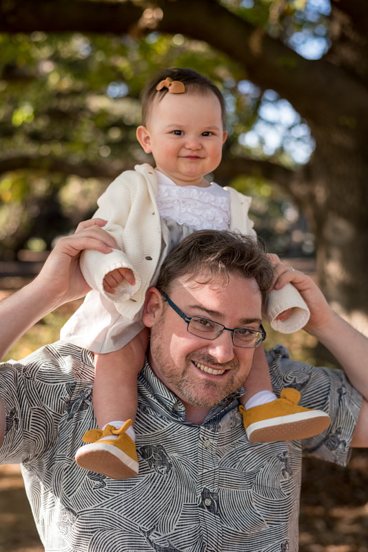 candid outdoor family portrait photo with dad and toddler at the UC Davis Arboretum